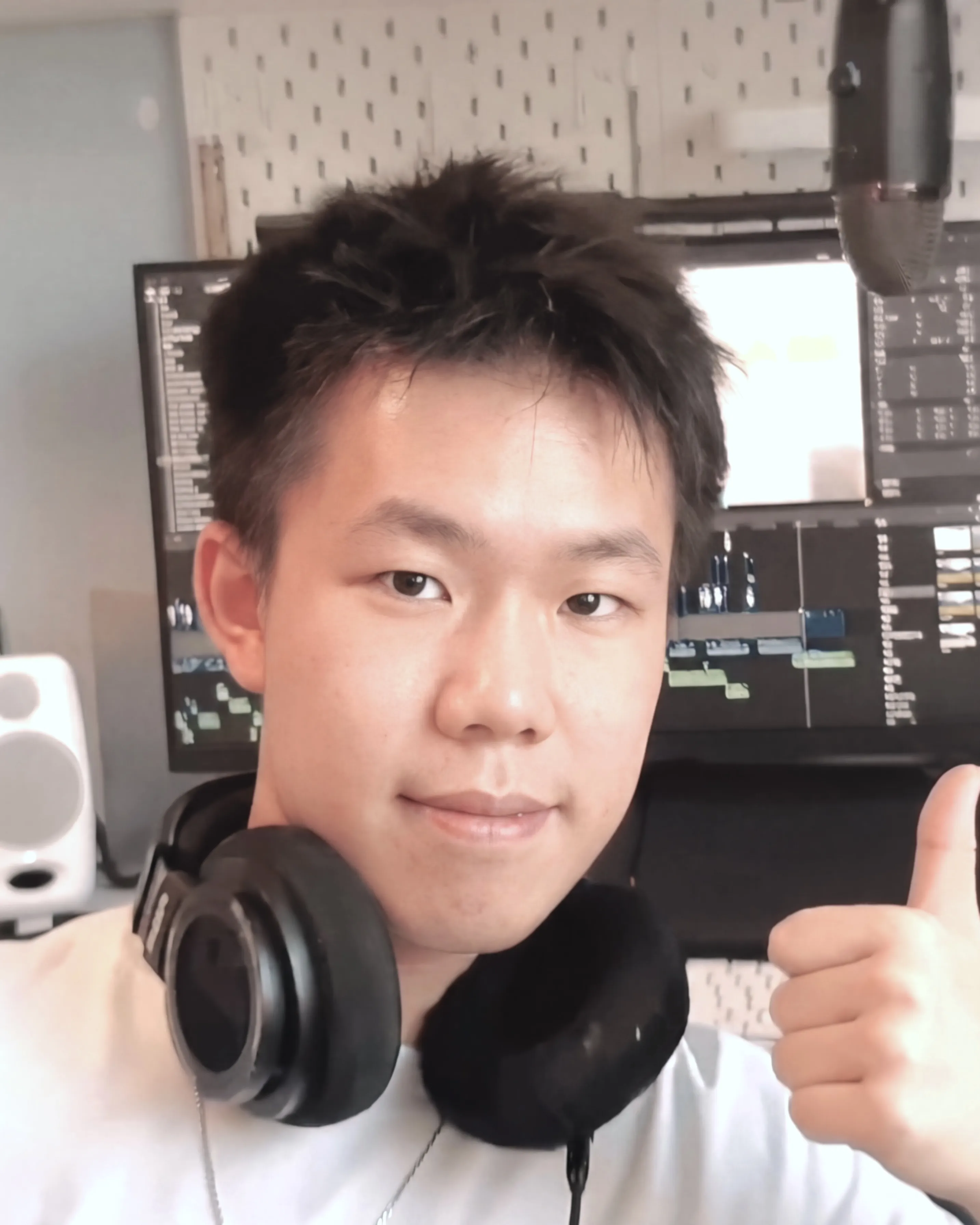 A portrait photo of Wang Yuqi